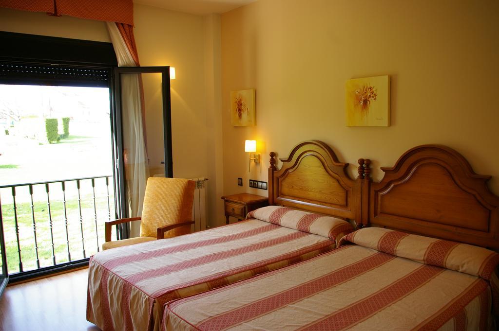 Hotel Cristina Noreña Eksteriør bilde