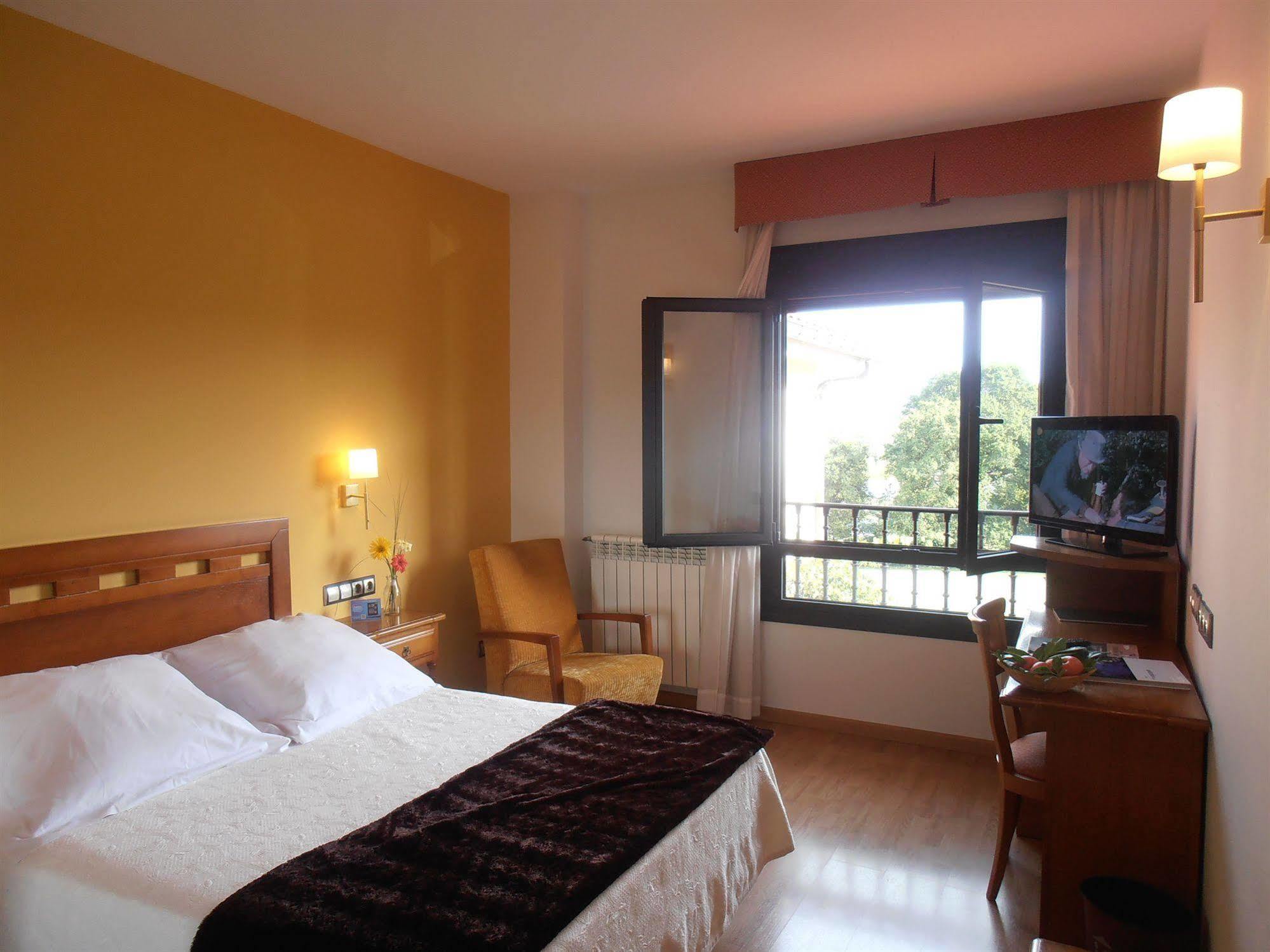Hotel Cristina Noreña Eksteriør bilde